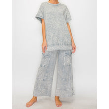 Load image into Gallery viewer, Mineral Wash Wide Leg Cropped Pants
