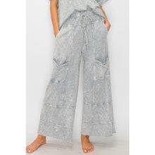 Load image into Gallery viewer, Mineral Wash Wide Leg Cropped Pants
