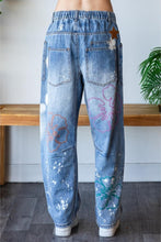 Load image into Gallery viewer, O&amp;H Artistic Flower Embroidered Washed Denim Jeans
